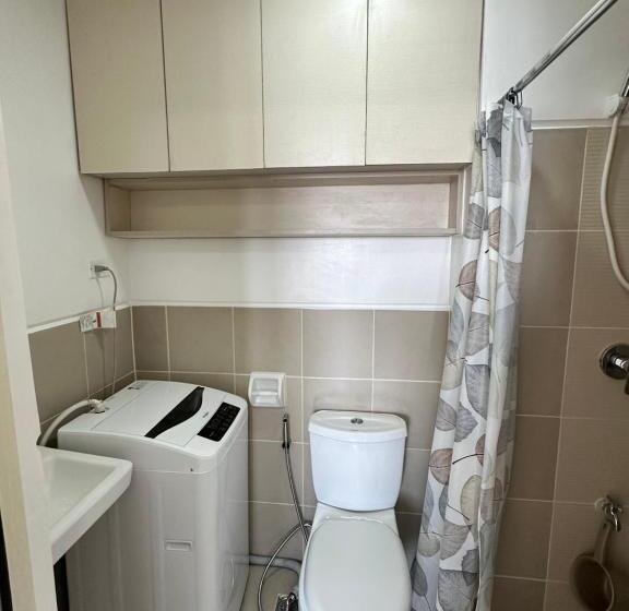 Апартаменты 2 Спальни, Bright & Breezy 2 Br Unit With Balcony