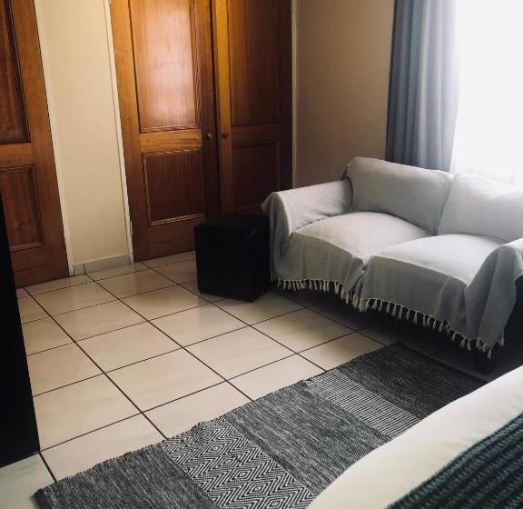 Люкс Повышенной Комфортности, Bedfordview Accommodation