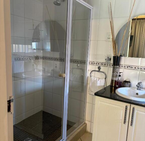 Номер Стандарт, Bedfordview Accommodation