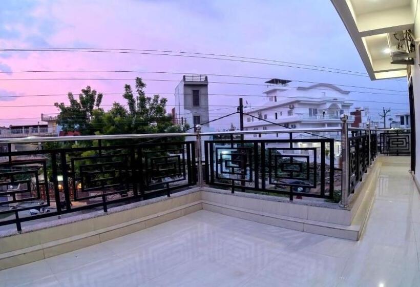Номер Deluxe с Балконом, Holidayy Inn