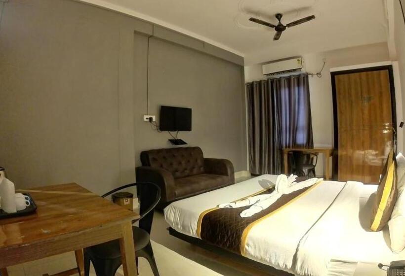 Номер Deluxe с Балконом, Holidayy Inn