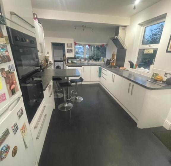 اتاق یک تخته با چشم‌انداز باغ, Central Poole Spacious Room In Edwardian House