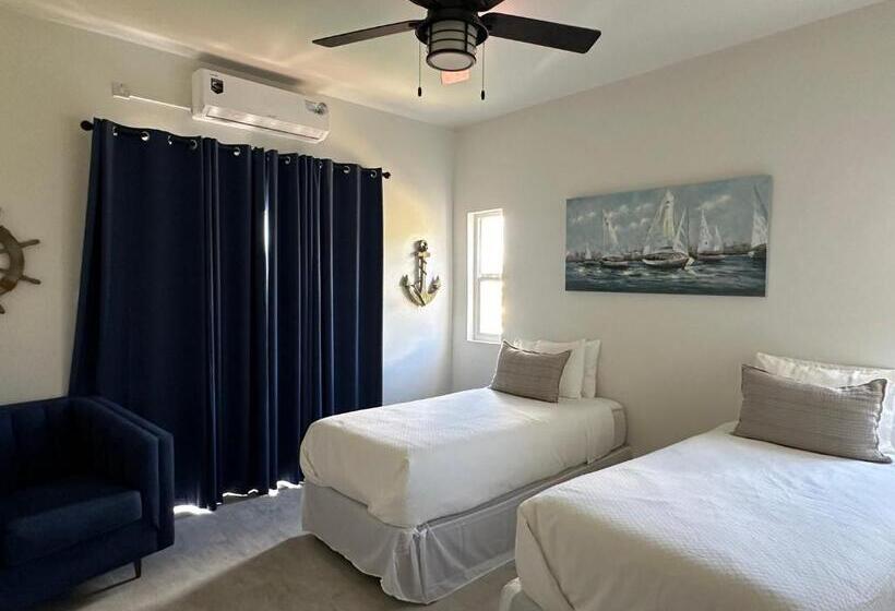 اتاق لوکس با چشم‌انداز دریا, Belle La Maye Bed And Breakfast Villa