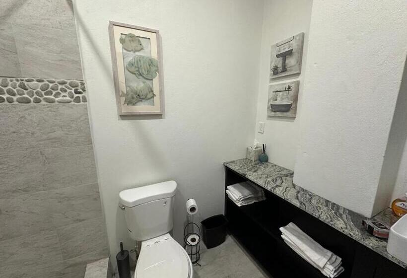 اتاق لوکس با چشم‌انداز دریا, Belle La Maye Bed And Breakfast Villa