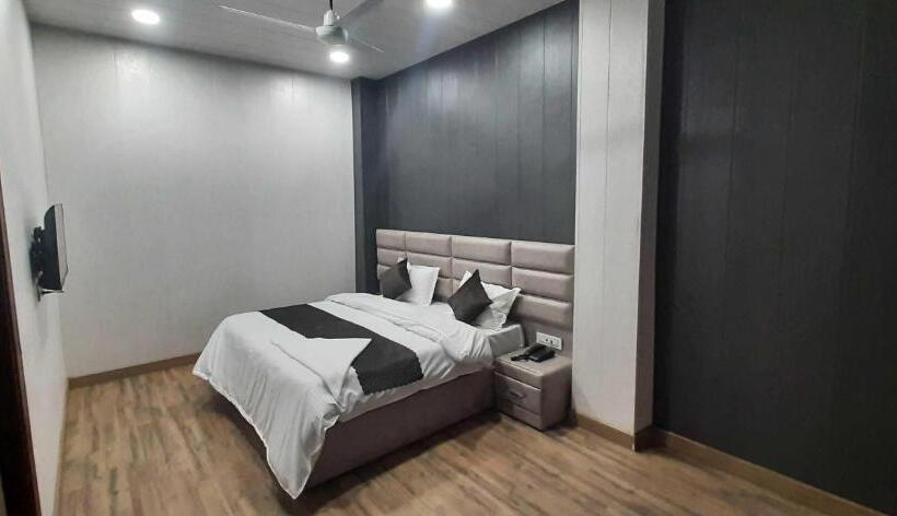 اتاق کلاسیک سه تخته, Oyo Hotel Bliss