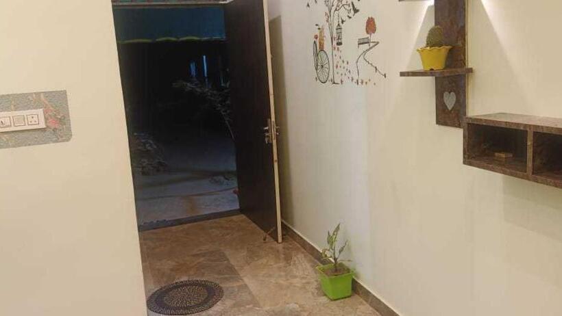 اتاق کلاسیک سه تخته, Spot On Hotel Bairi Love
