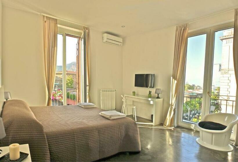سوئیت با بالکن, Palermo Rooms
