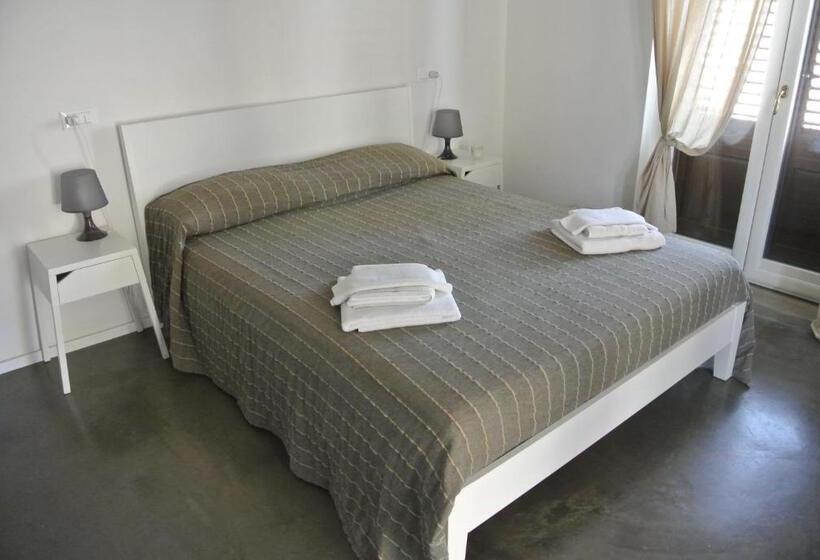 سوئیت با بالکن, Palermo Rooms