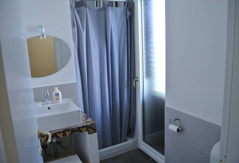 اتاق اکونومی, Palermo Rooms