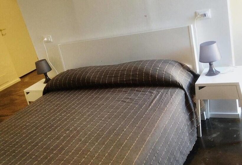 سوئیت با بالکن, Palermo Rooms