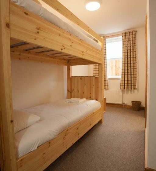 اتاق استاندارد با تخت‌های تاشو, Black Isle Bar & Rooms