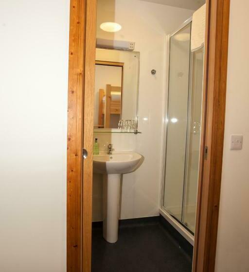 Camera Standard cu Paturi Suprapuse, Black Isle Bar & Rooms