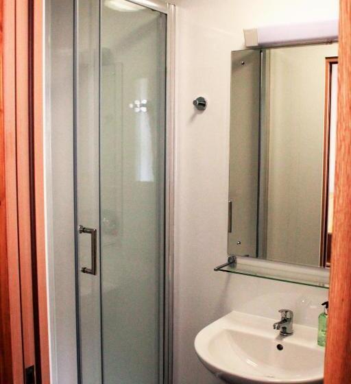اتاق استاندارد یک نفره, Black Isle Bar & Rooms