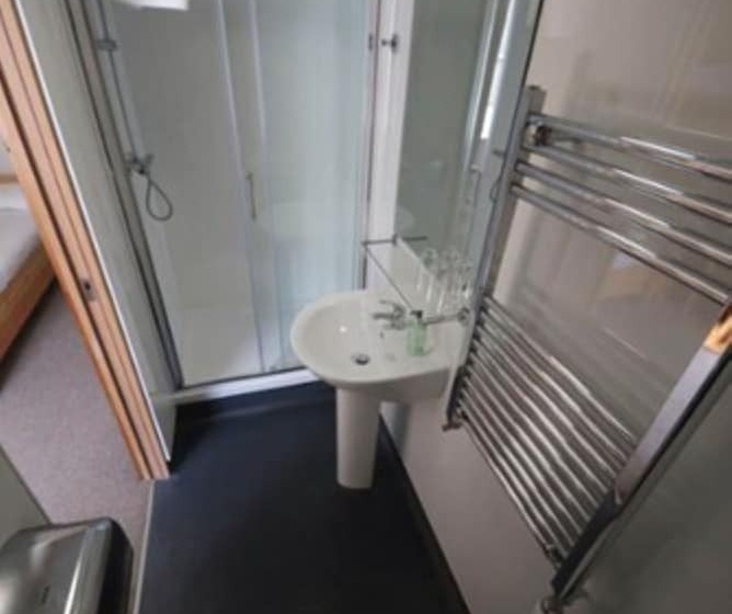 اتاق استاندارد یک نفره, Black Isle Bar & Rooms