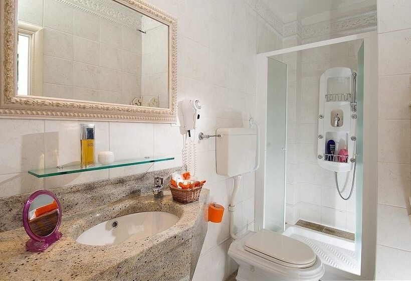 Quarto Estandar Vista Mar Lateral, Mayflower