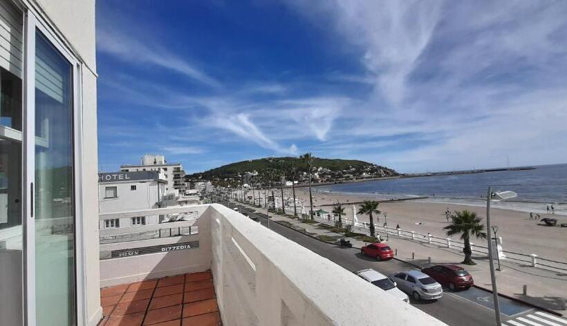 발코니가 있는 4인용 스탠다드 룸, Rivadavia