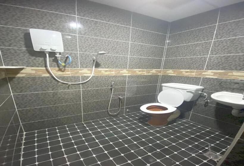 Номер Стандарт Трехместный, Oyo Home 90904 Ray Yan Guesthouse