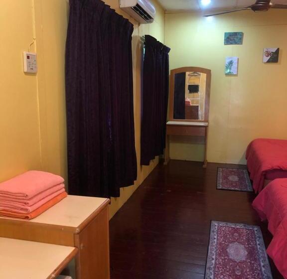 اتاق استاندارد چهار تخته, Pondok Sri Salang