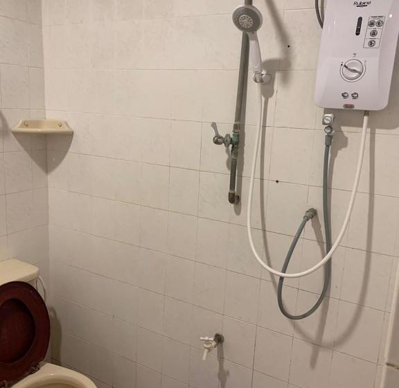 اتاق استاندارد سه نفره, Pondok Sri Salang