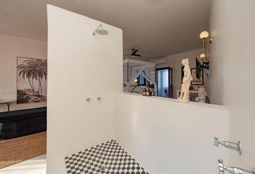 Люкс с Балконом, The Ivory Haus