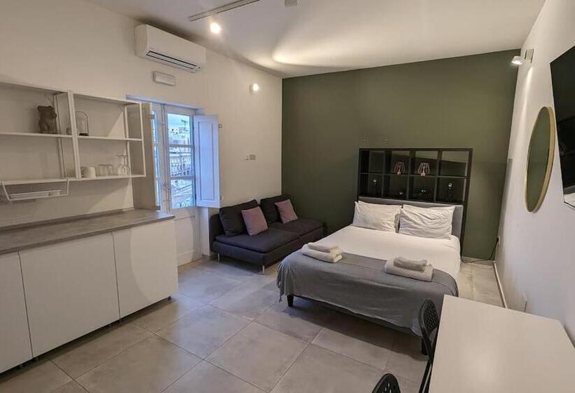 اتاق لوکس با بالکن, Casa Cospicua Knight Residency