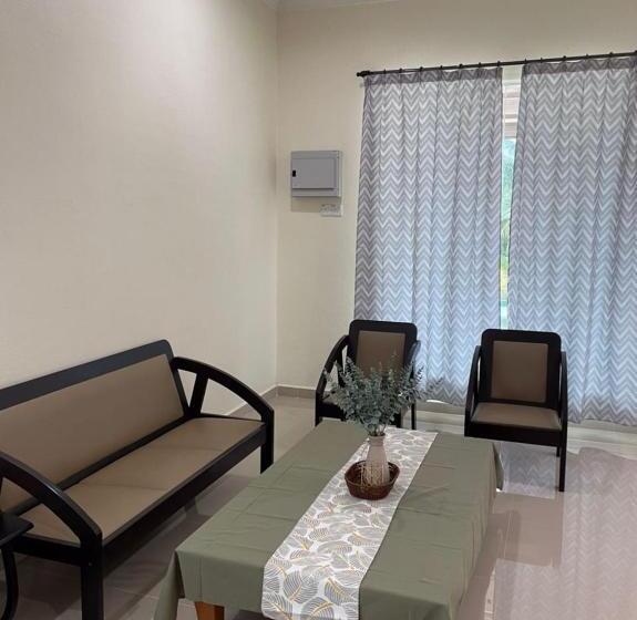 اتاق خانوادگی, Akram Homestay