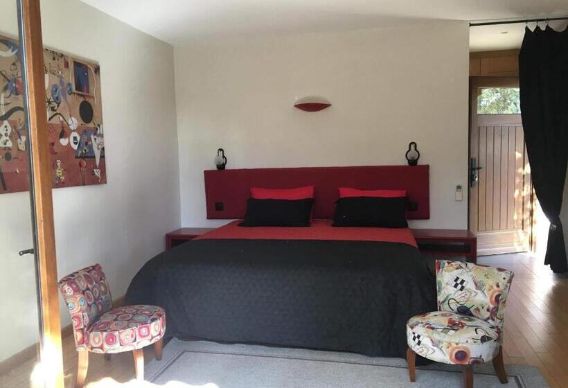 Номер Deluxe, Les Hôtes Du Ranquet