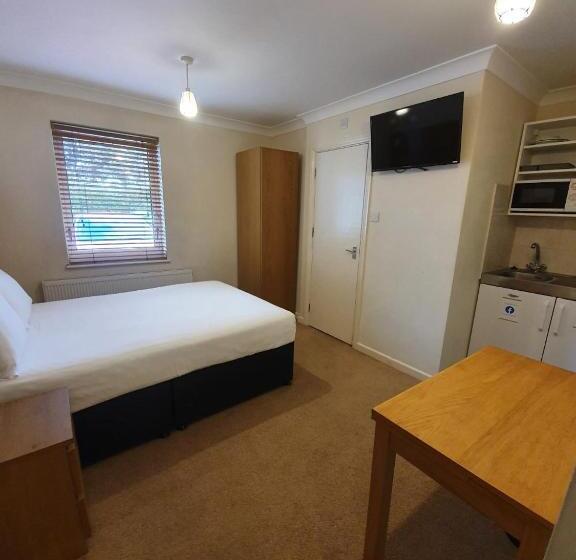 استودیوی استاندارد, Reading Budget Apartments