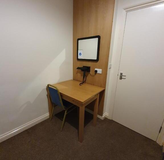 استودیوی استاندارد, Reading Budget Apartments