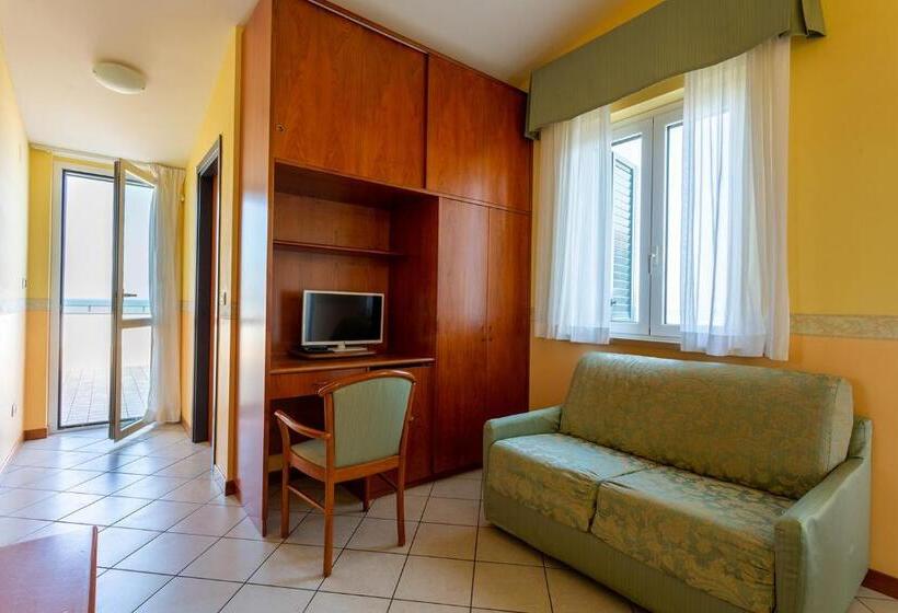 غرفة قياسية ثلاثية, Roma Sul Mare