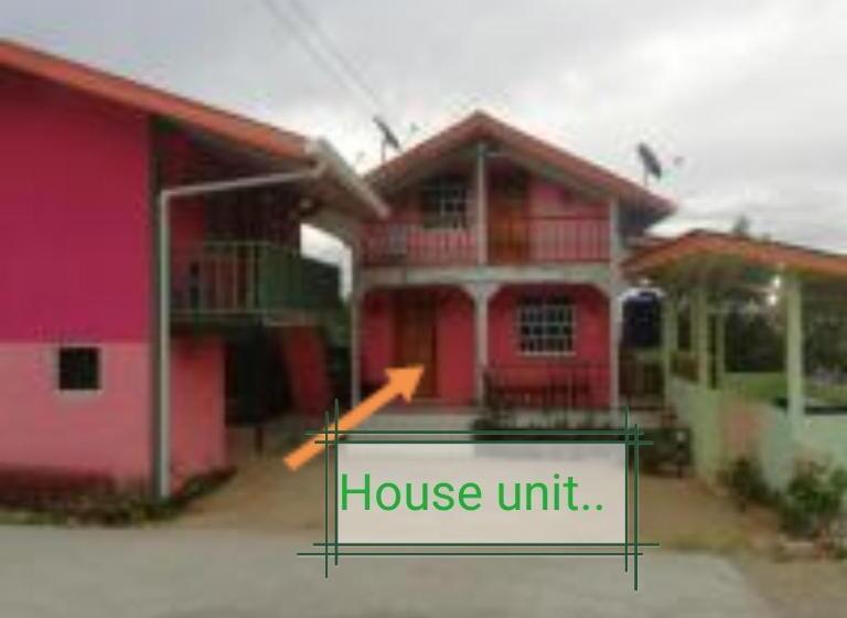 Дом 4 Спальни, Strawberry Rest House Mesilou Kundasang