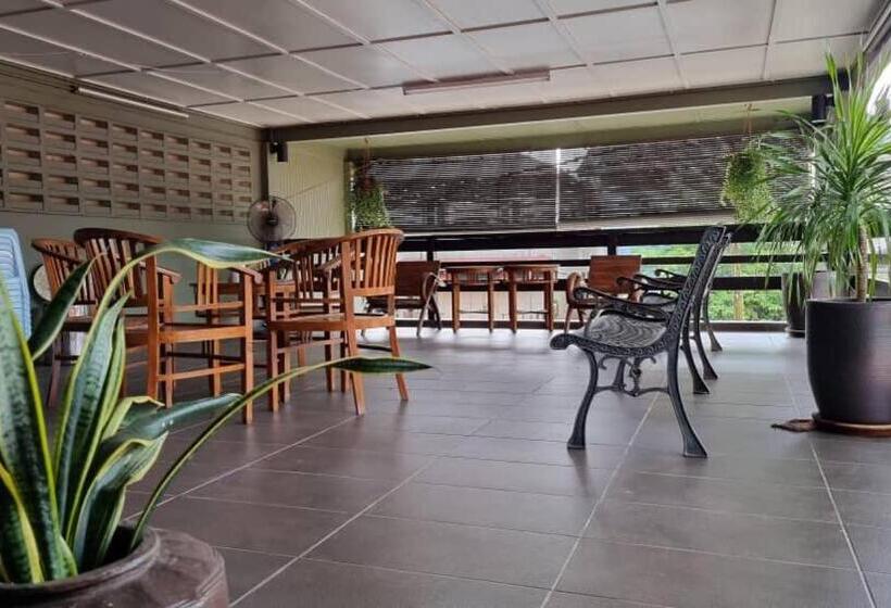 Четырехместный Номер Стандарт, Country View Inn