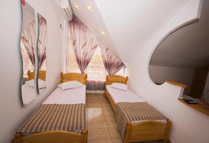 Четырехместный Номер Стандарт, Steaua Apelor Family Resort
