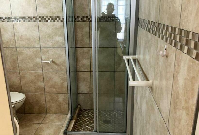 اتاق استاندارد, Green Pastures Guesthouse