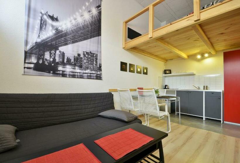 クラシックスタジオ, Bed&breakfast Mikunda