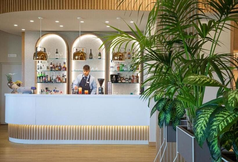 Полулюкс, Lu  Hotel Porto Pino