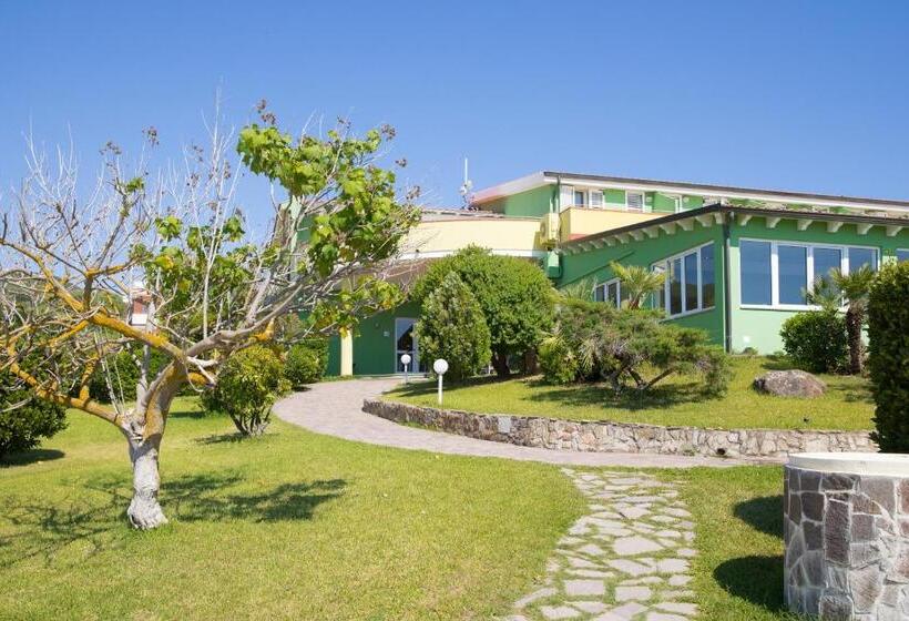 Четырехместный Номер Базовый, Lu  Hotel Porto Pino