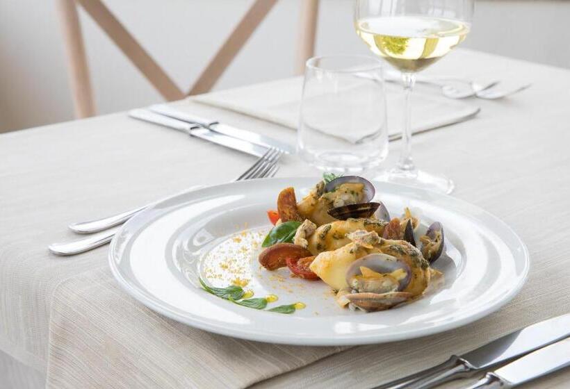 Quarto standart com varanda, Lu  Hotel Porto Pino