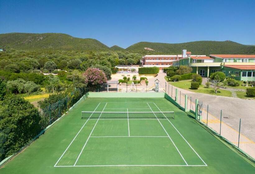 Quarto Triplo Basic, Lu  Hotel Porto Pino
