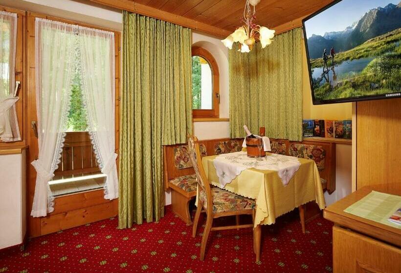 غرفة قياسية ثلاثية مزودة بشرفة, Ländenhof Superior