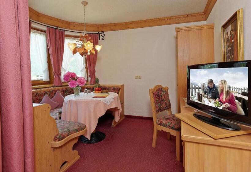 غرفة قياسية ثلاثية مزودة بشرفة, Ländenhof Superior