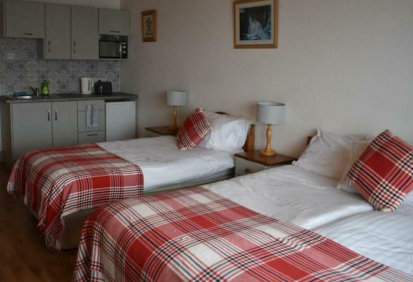 Семейный Номер, O Connor S Accommodation