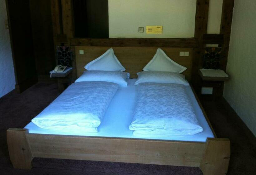 اتاق استاندارد, Am Hof