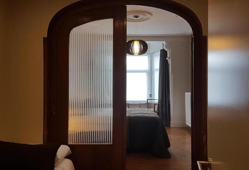 سوییت جونیور, B&b Charles Cabour