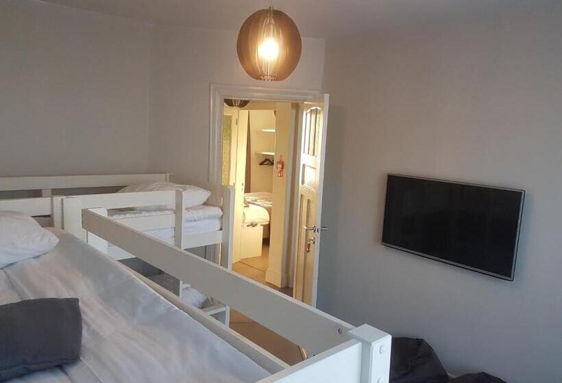 سوییت خانوادگی, B&b Charles Cabour