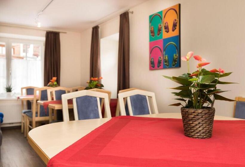 Трехместный Номер Стандарт Совместная Ванная, Rutsche Hostel