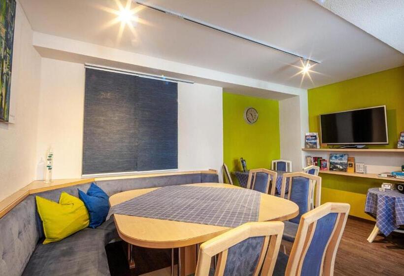 Трехместный Номер Стандарт Совместная Ванная, Rutsche Hostel