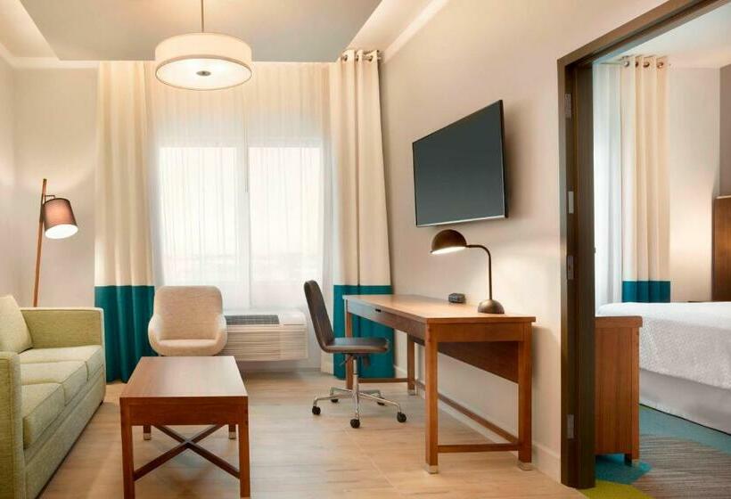 带大床的标准间, Four Points By Sheraton Miami Airport