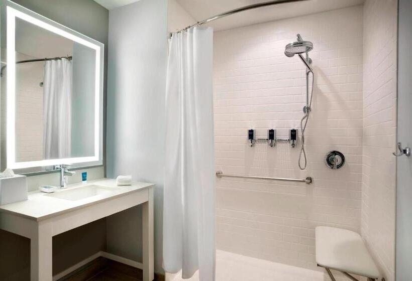 带大床的标准间, Four Points By Sheraton Miami Airport