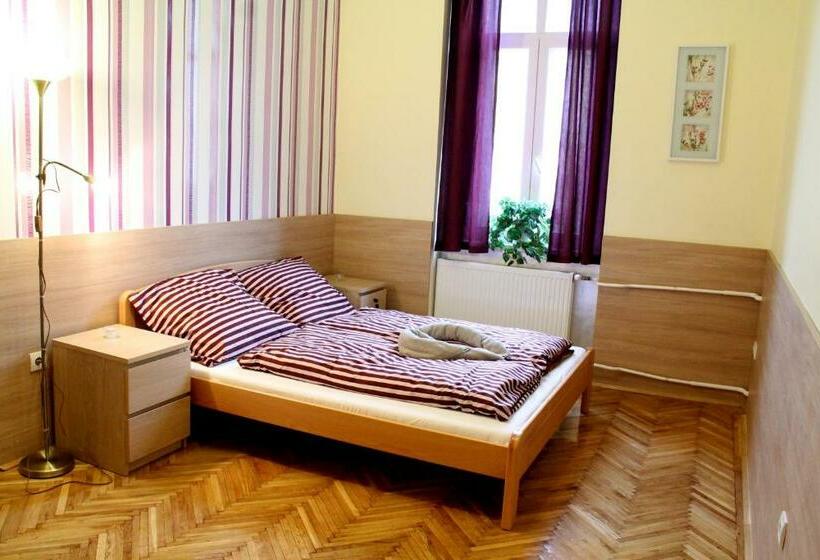 Номер Deluxe, East Station Private Rooms & Apartments